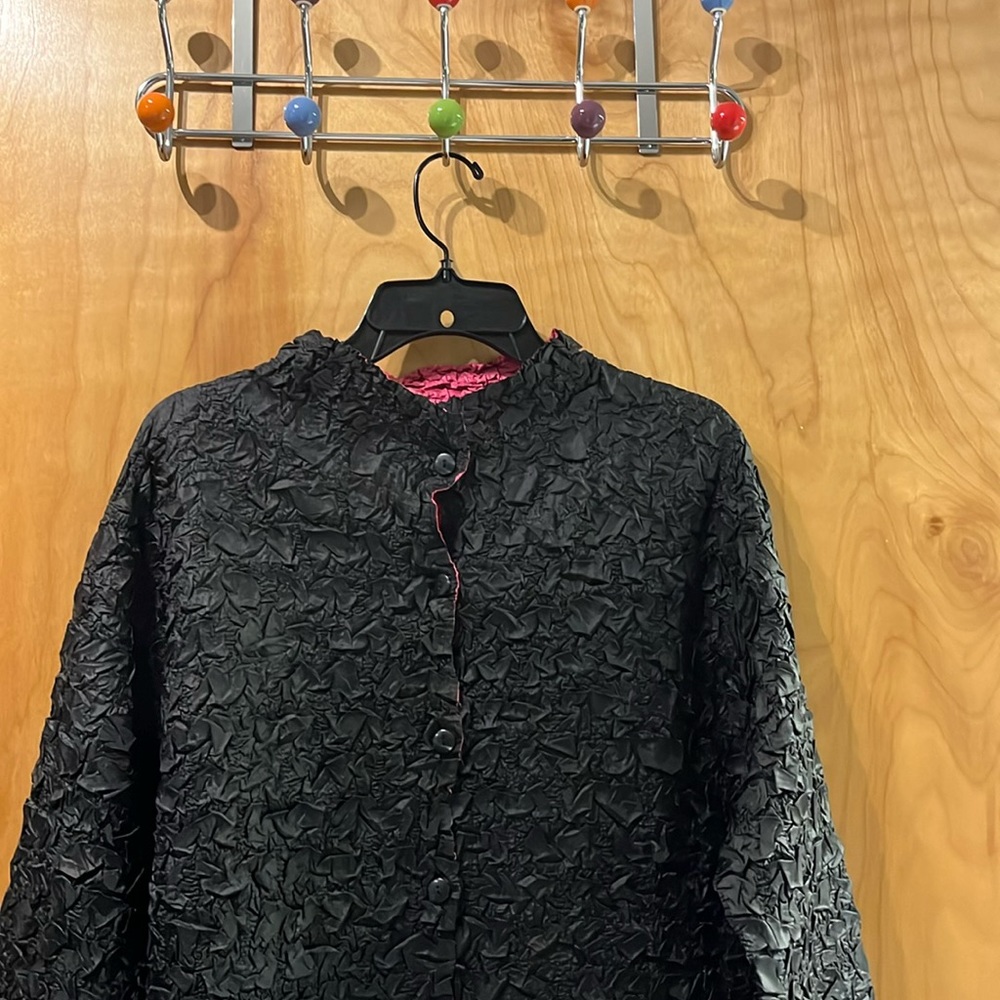 Fully reversible crinkle silk weight jacket very artsy